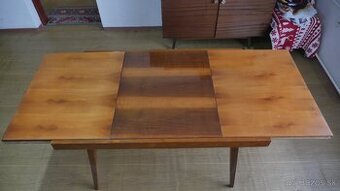 Drevený rozťahovací stôl