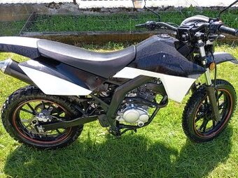 125 crs enduro na značkách