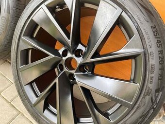 VEGA3 čierne orig.skoda Kodiaq 5x112 9jxR20 ET 42 VW 235 45
