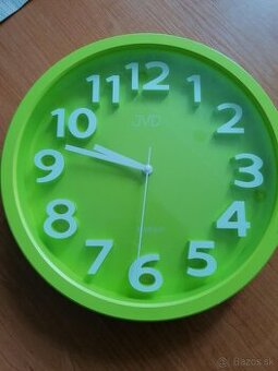 Nástenné hodiny