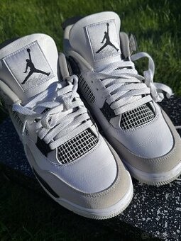 Air Jordan retro 4 Military Black