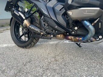 BMW R1300 GS Akrapovič komplet výfuk