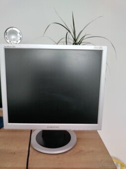 Monitor k pocitacu