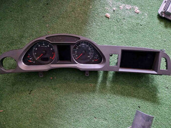 Interiér do Audi a6 c66 4f