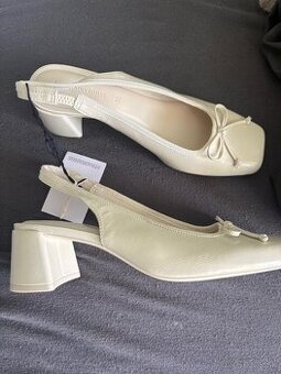 Stradivarius lodičky