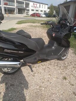 Suzuki burgman an 650 exekutíve