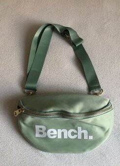 —————Nová zelená kabelka/ľadvinka Bench, 12 E———-