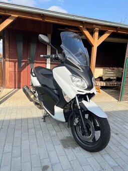 Yamaha x-max 125