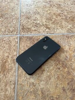 iPhone XS 64GB - ako nový