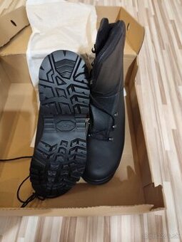 Predám vojenské goratexové topánky.