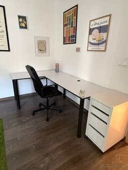 Kancelarsky stol so stolickou