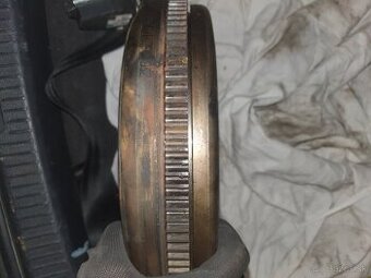 Zotrvačník 2.0 tdi, 110 kW - 1