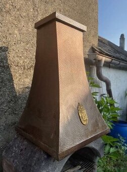 Ručne tepaný medenný kryt na krb alebo sporak - 1