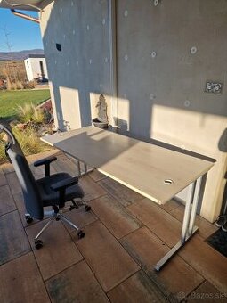 Kancelarsky stol a stolicka