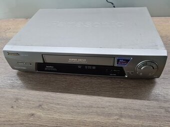 Videorekordér Panasonic NV-FJ612, 17ks VHS kazety