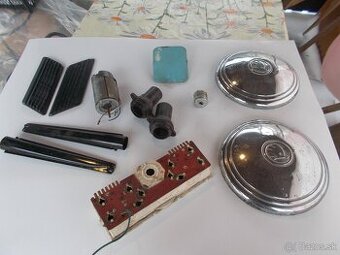 Predam pre skoda 1000MB-100 puklice spod tachometra mriezky