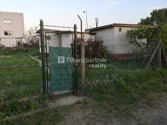 Slnečný pozemok 403 m² s chatkou a 2 studňami – Pezinok