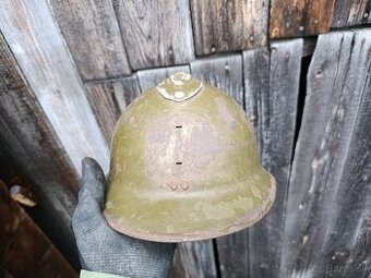 Stará vojenská helma