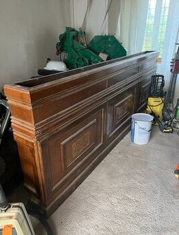 Starožitný drevený vyrezávaný bar