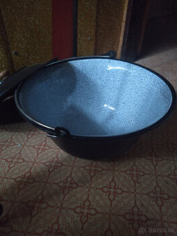 Predám 10 litrový smaltovaný kotlík