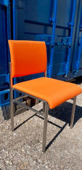 2-Oranžová stolička