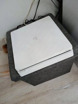 Playstation 4 BIELÝ + 2 original ovladače
