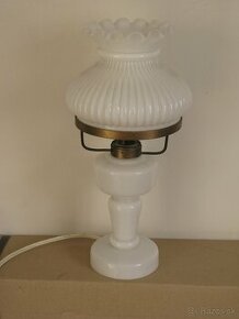 stará skleněná elektrická lampička