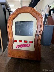 Predám nástenný vyrezávaný Jukebox