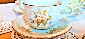 Dvojset porcelánových šálok s tanierikmi,taniere,dózičky,váz