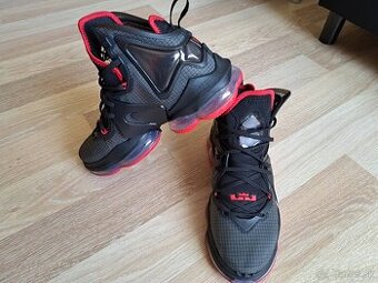 Nike Lebron XIX (19)