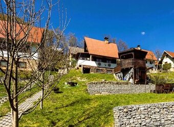 Murovaná chata len 10 km do Banskej Bystrice je na predaj 🌲
