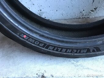 2x predna pneu 120/70 ZR17 continental Michelin