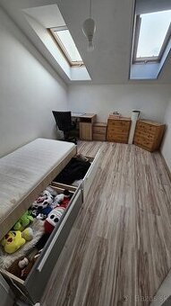 Posteľ, nočný stolík, písací stôl a stolička ZADARMO