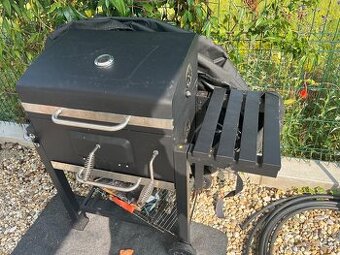 Grill na drevene uhlie