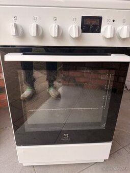 Kombinovaný sporák Electrolux LKK540232W biely