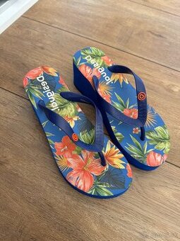 Desigual šľapky na platforme