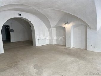 Na prenájom obchodný priestor v historickom centre mesta Ban