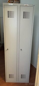 Kovová skriňa na pracovné oblečenie