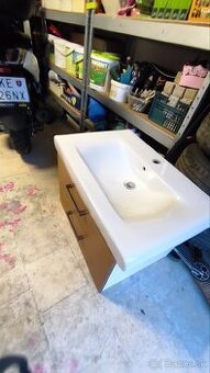 Lacno predám umývadlo spolu so zavesnou skrinkou