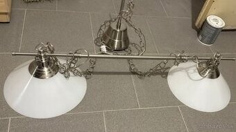 Darujem stropnú lampu a konf. stolík