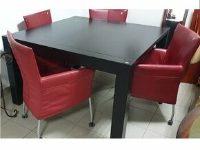 Celodubový jedálenský stôl 130cm x130cm