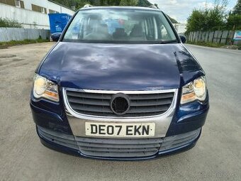 Rozpredám Volkswagen Touran 2.0 TDI DSG automat - 1