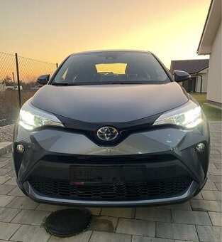 ZNÍŽENÁ CENA: Toyota C-HR, 1.8 Hybrid, sivá metalíza tmavá