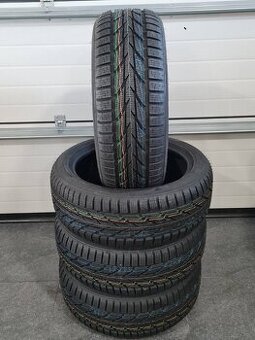 4x Nové Toyo Snowprox 215/50 R18 92V