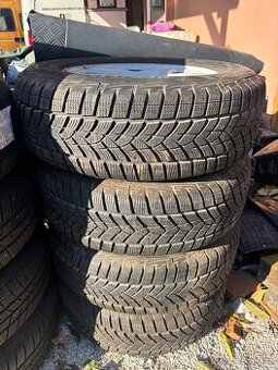 Predam zimné pneu 215/70 R16