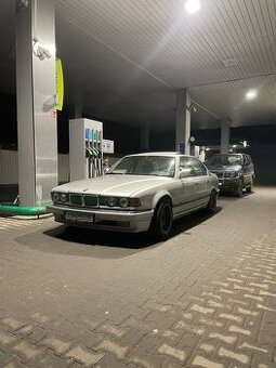 BMW e32 735i