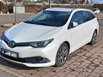 Toyota auris touring sport