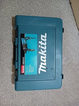 Makita HR2470 Kombinované kladivo SDS-PLUS v kufri