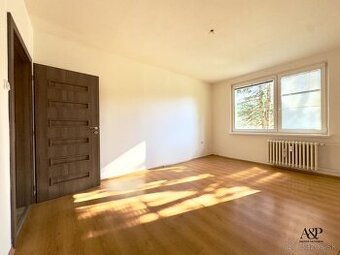 VÝRAZNÁ ZĽAVA NA PREDAJ 4 IZBOVÝ BYT, 84M2, LÚČKY, HOL