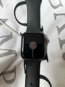 Apple Watch Series 5 - LTE / 85% Batéria